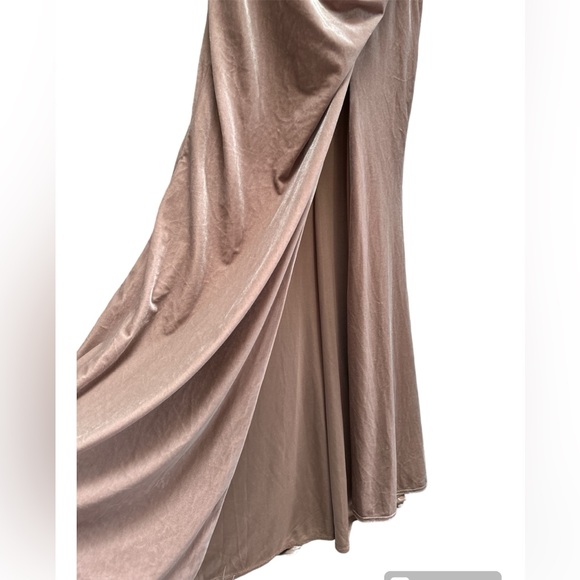 Reverly Rory Gold Champagne Velvet formal/prom/bridesmaid Dress size 4 - Picture 4 of 7